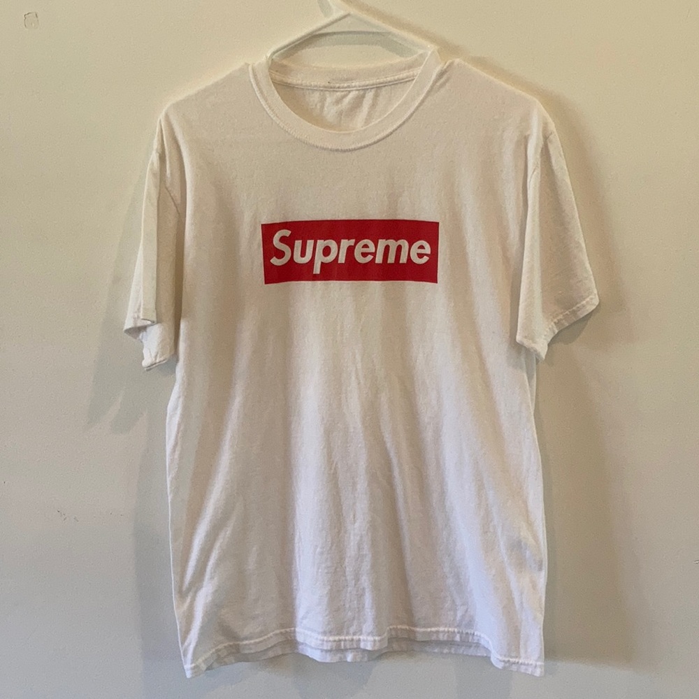 White t-shirt with Supreme logo